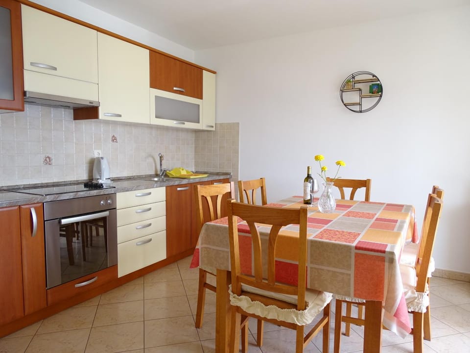6 pax Apertment ON THE BEACH with Terrace, Sea view, Garden, Parking ensured, first floor Apartment in Split-Dalmatia County