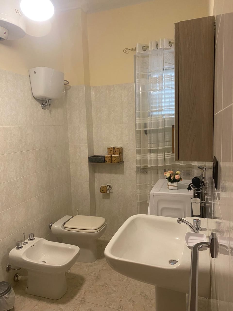 Shower, Toilet, Bathroom, bidet, towels