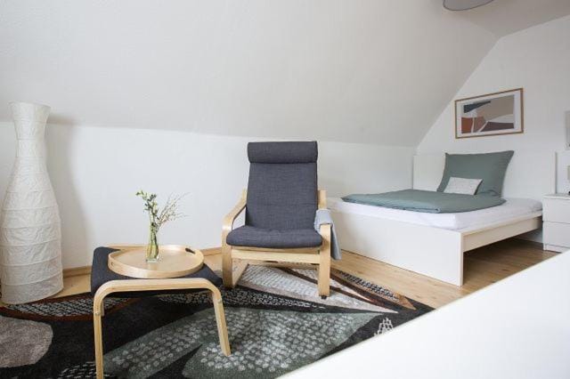 Seating area, Bedroom