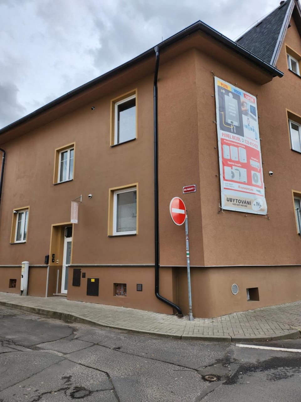 Facade/entrance