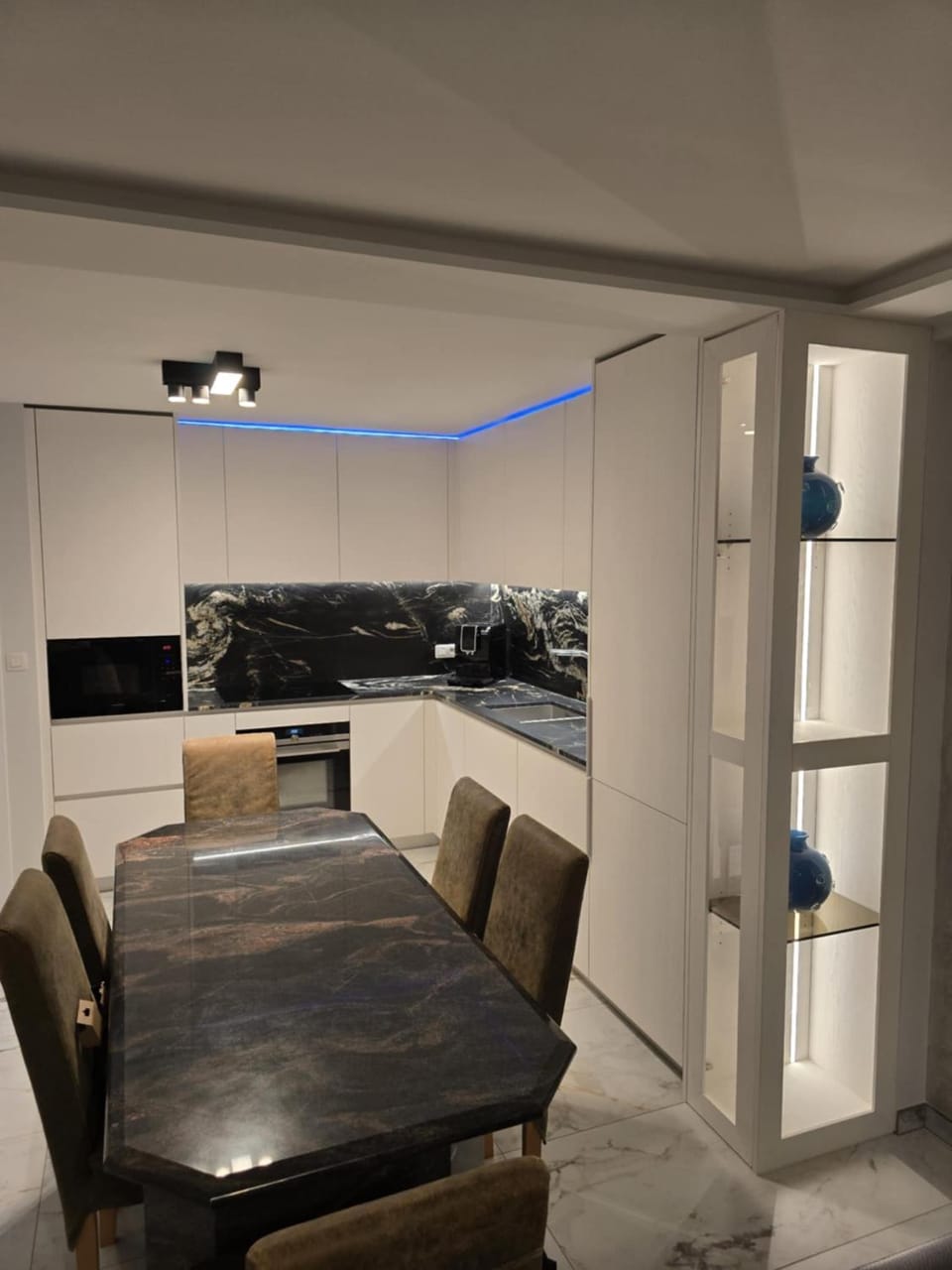 Zeezicht, volledig gerenoveerd luxe appartement Apartment in Middelkerke
