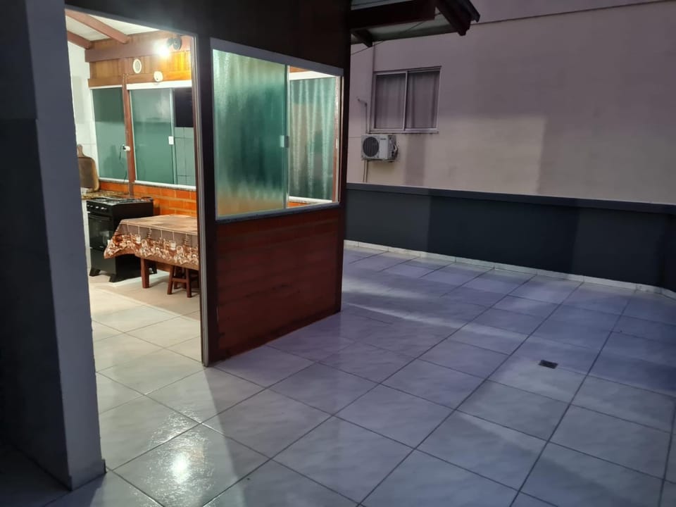 BBQ facilities, Coffee/tea facilities, Balcony/Terrace, Dining area, internet, minibar, oven, kitchen