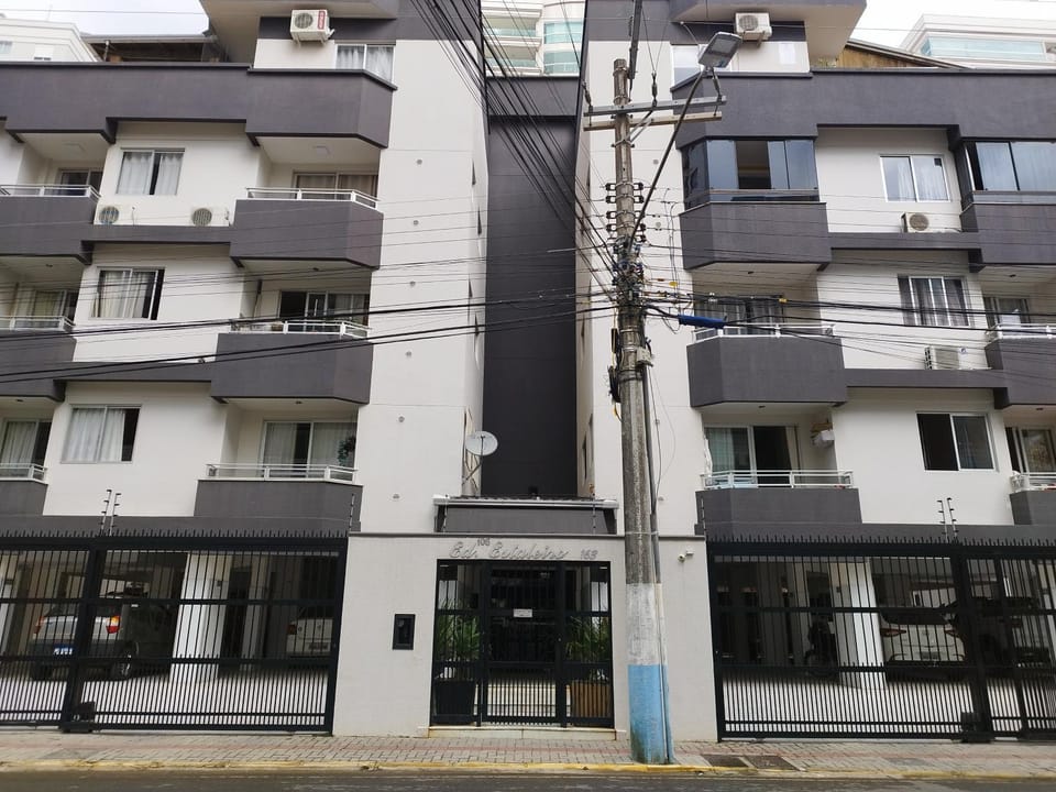 Property building, Facade/entrance, Neighbourhood, Street view, Parking