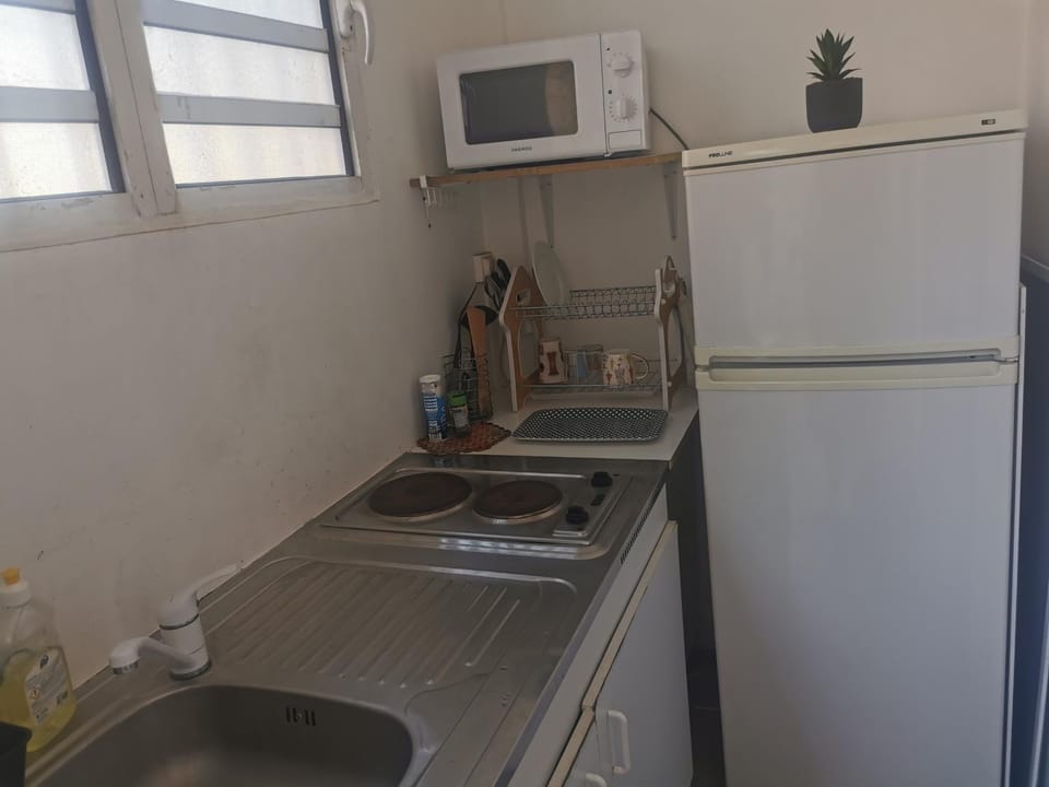 Studio meublé climatisé avec wifi à Desrochers Fort de France Apartment in Fort-de-France