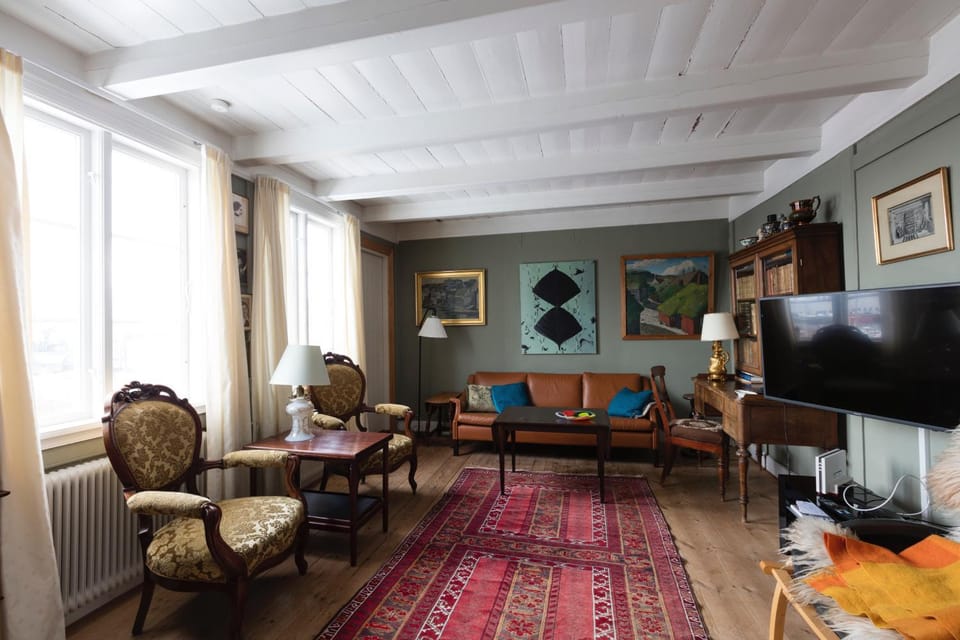 TV and multimedia, Seating area