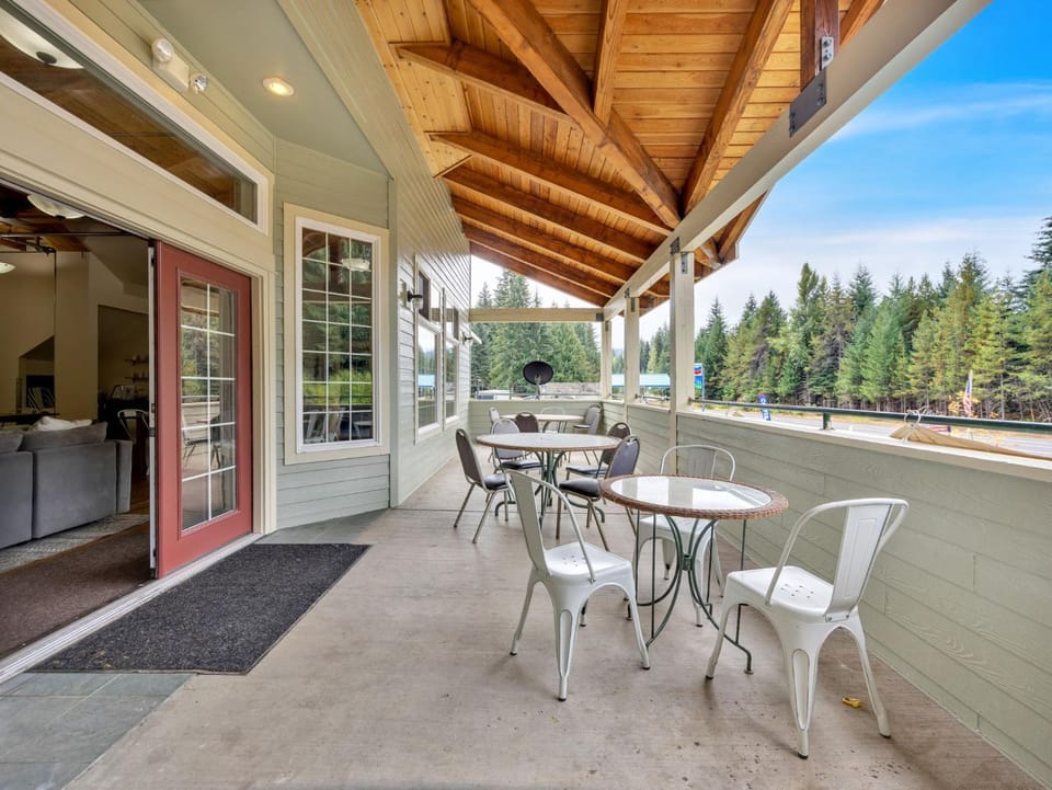 The Chinook Lodge at Government Camp - Meredith Lodging House in Clackamas County