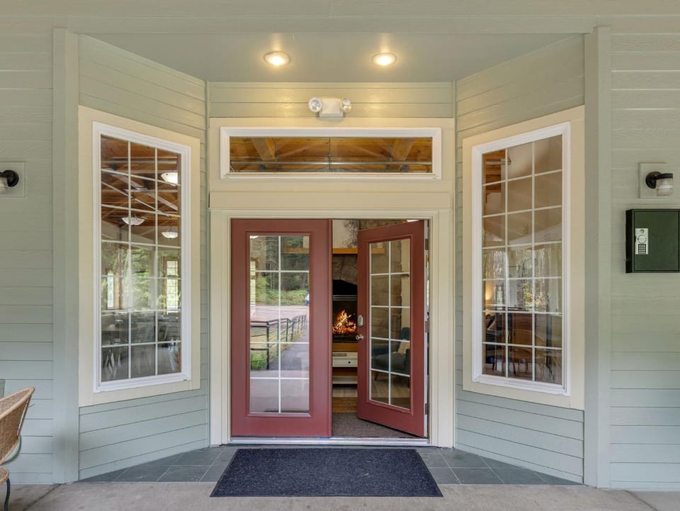 The Chinook Lodge at Government Camp - Meredith Lodging House in Clackamas County
