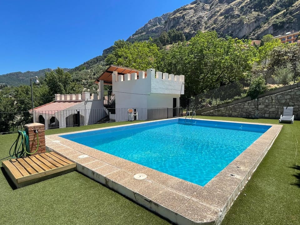Property building, Day, Natural landscape, Mountain view, Pool view, Swimming pool, Swimming pool, sunbed