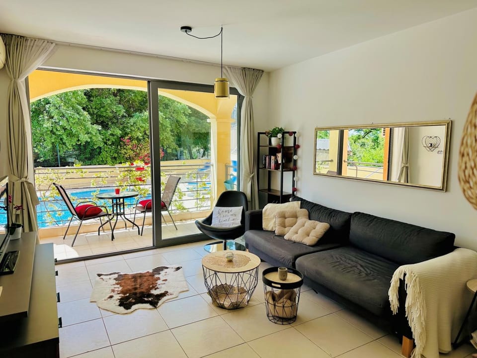 View (from property/room), Balcony/Terrace, Living room, Seating area, Pool view, Swimming pool