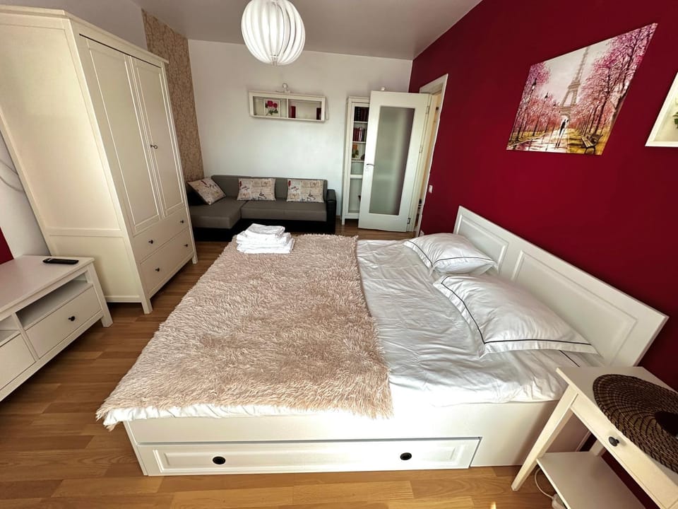 Le Petit Paris- Central , Dorobanți with a view Apartment in Bucharest