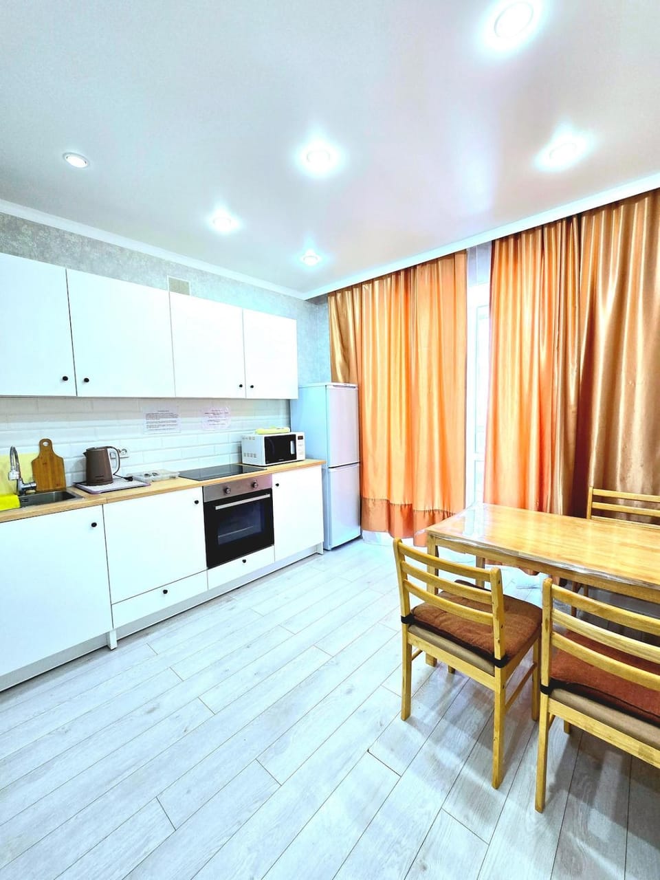 Kitchen or kitchenette, Dining area, oven, stove