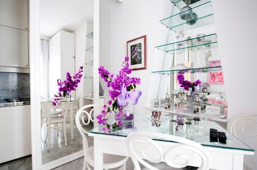 Kitchen or kitchenette, Seating area, Dining area