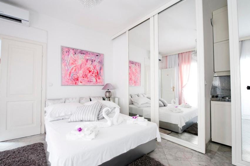 Kitchen or kitchenette, Bedroom