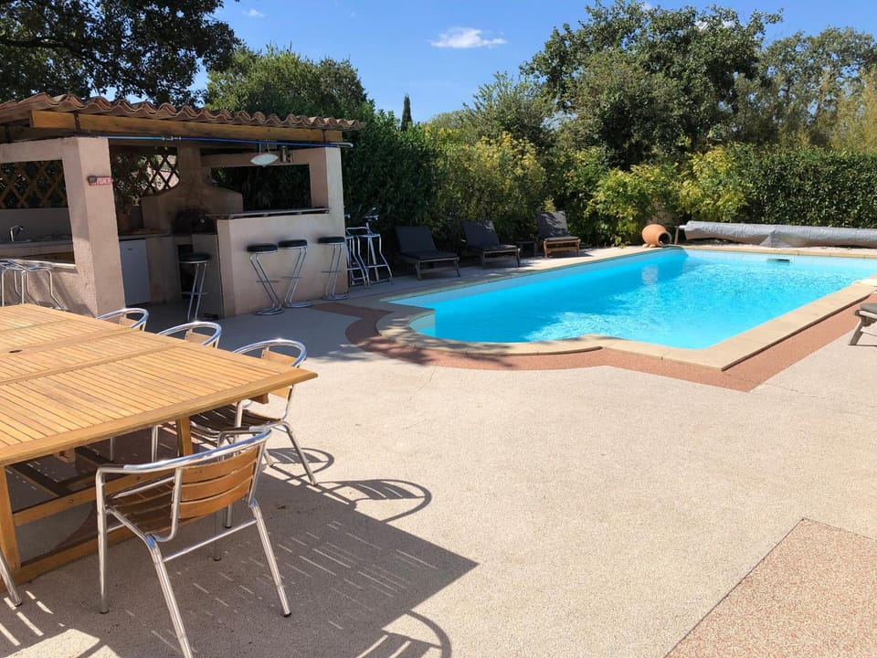 Swimming pool, sunbed