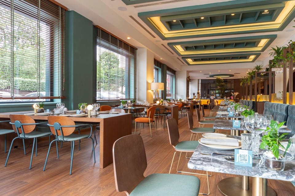 Restaurant/places to eat, View (from property/room), Dining area