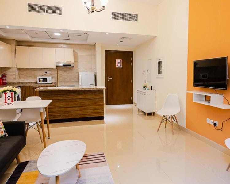 Elegant home with lively vicinity in Dubai's heart Apartment in Dubai