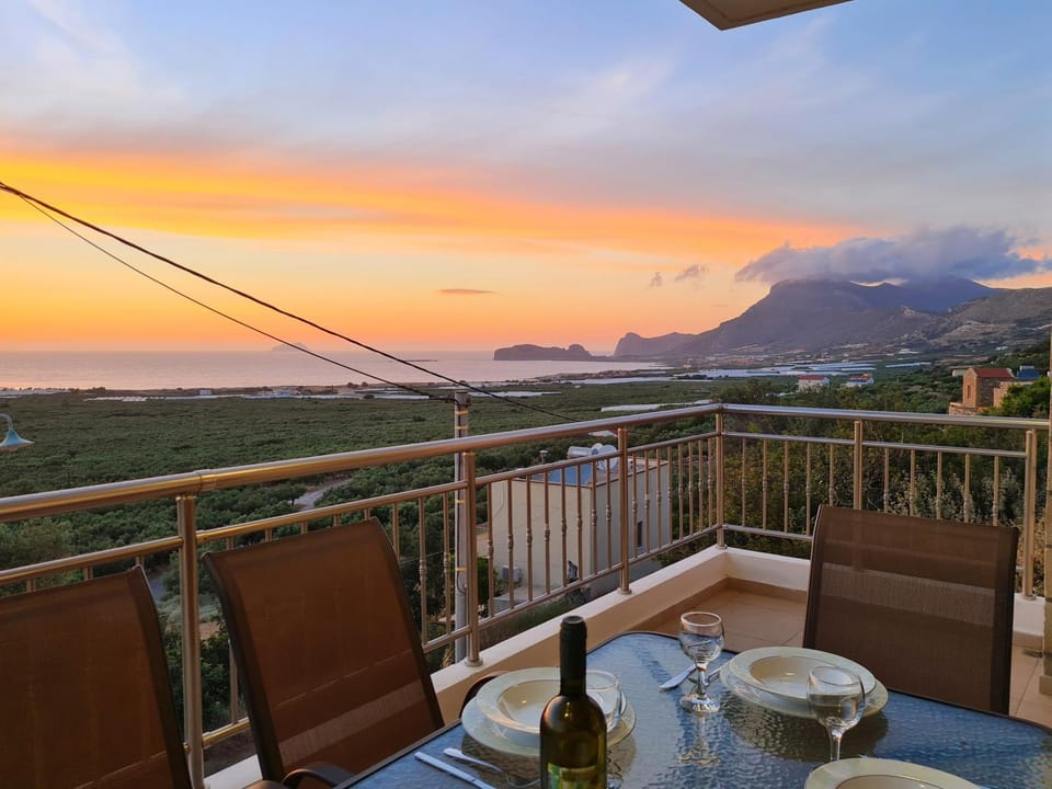 View (from property/room), Balcony/Terrace, Mountain view, Sea view, Sunset, Quiet street view, internet