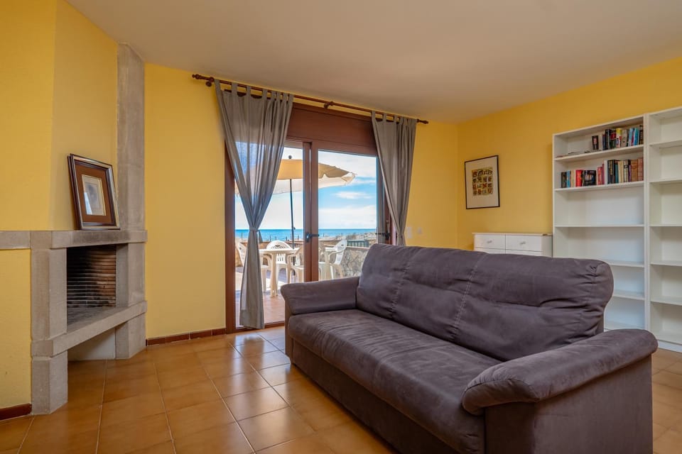 PA-1 PALS 4 PaX Apartment in Baix Empordà