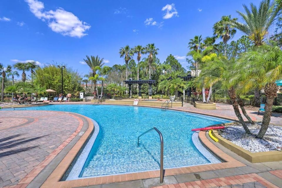 NEW! Luxury Condo, Min to DisneyConvention Center Apartment in Orlando
