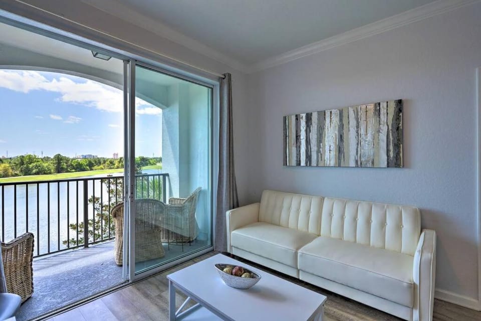 NEW! Luxury Condo, Min to DisneyConvention Center Apartment in Orlando
