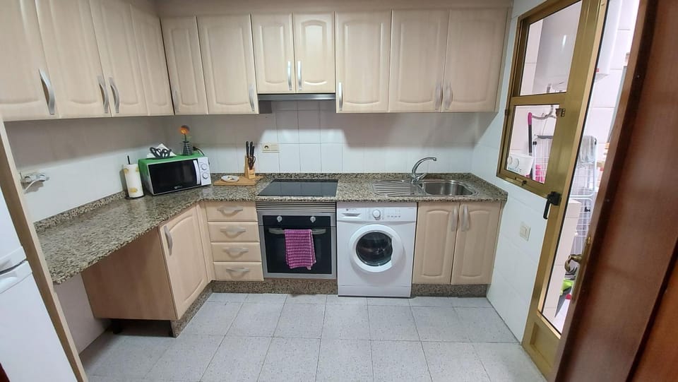 Kitchen or kitchenette, minibar, washing machine, kitchen