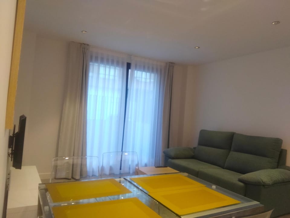 Off site, TV and multimedia, Living room, internet, air conditioner
