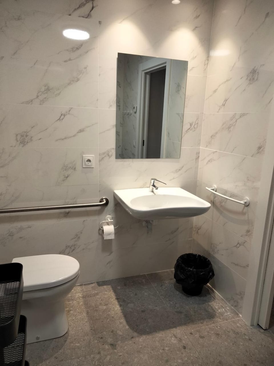 Shower, Toilet, Bathroom, heating, towels