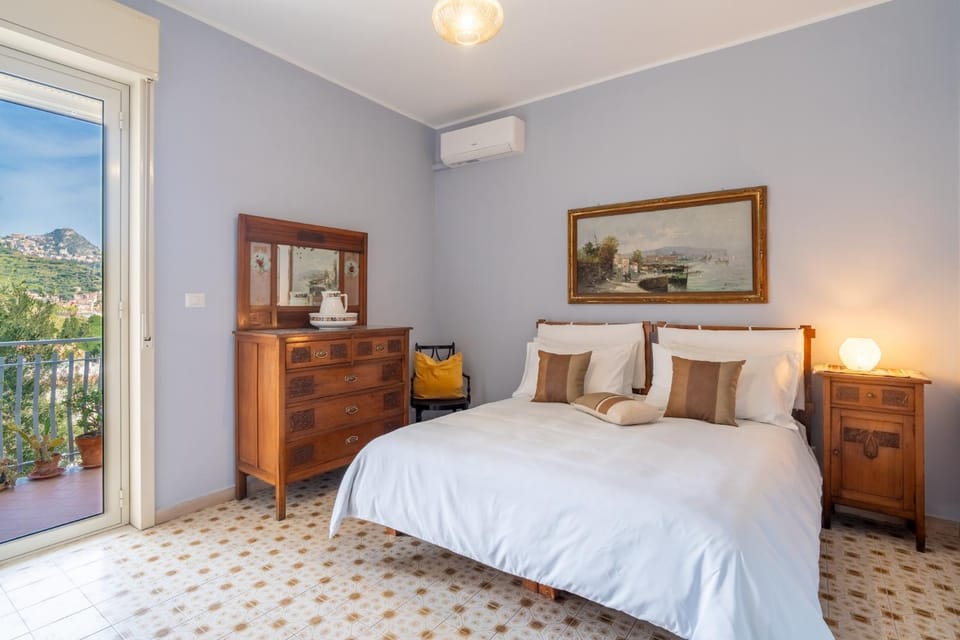 Bed, Photo of the whole room, Bedroom, air conditioner