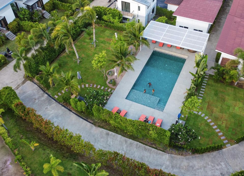 Garden, Swimming pool