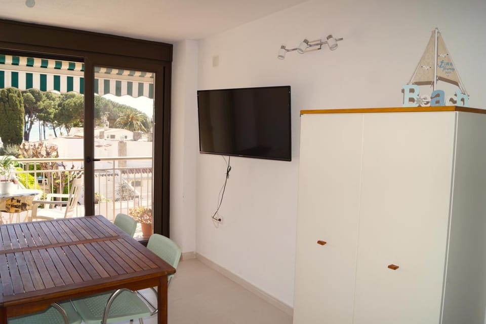 TV and multimedia, Living room, Dining area