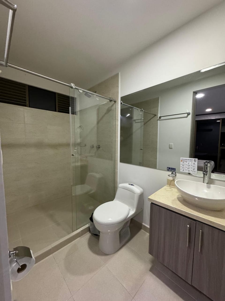 Shower, Toilet, Bathroom, towels