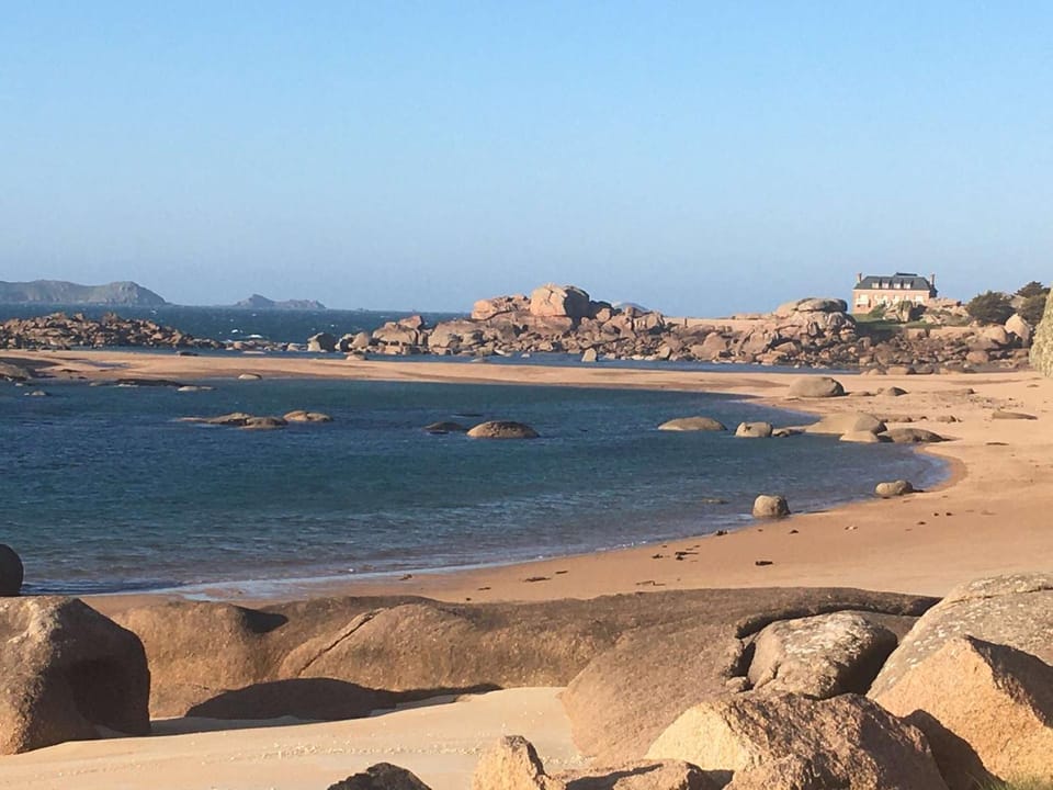 Maison de pêcheur calme à Trégastel avec jardin clos, proches commerces et plage, 3 pers, 3 étoiles - FR-1-542-51 House in Trégastel