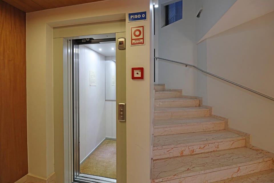 Facade/entrance, elevator