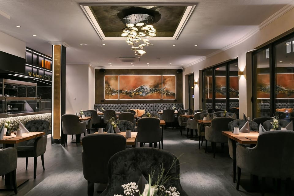 Restaurant/places to eat, Lounge or bar