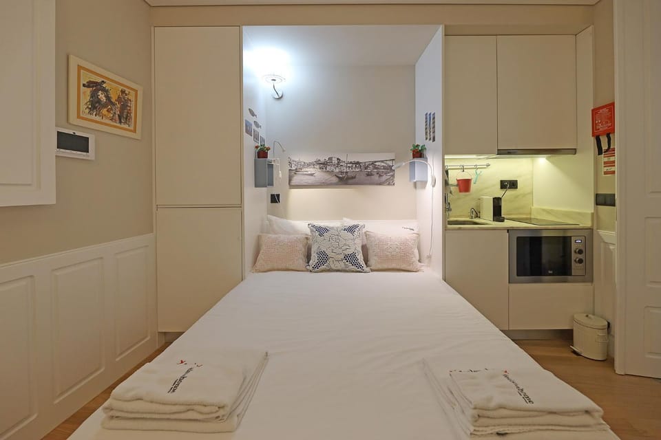 Bed, Kitchen or kitchenette