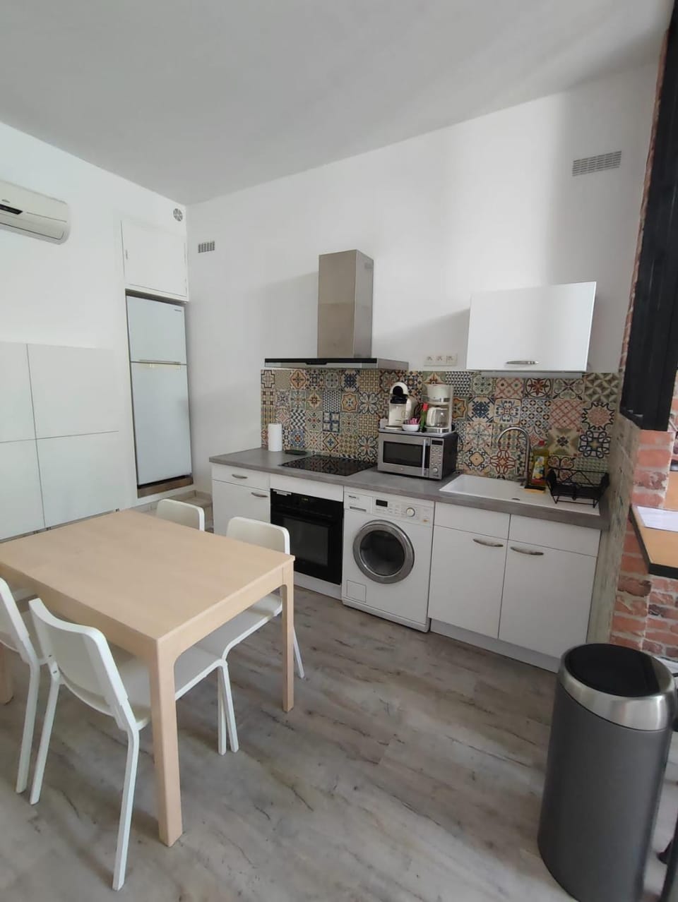 Appartement T2 48 m2 indépendant parking public gratuit à proximité Apartment in Béziers