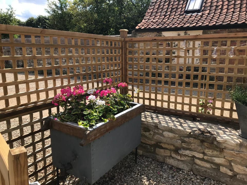 STABLES Stylish comfortable peaceful cottage with parking and outdoor space House in England