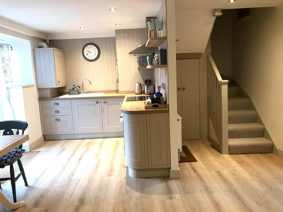 STABLES Stylish comfortable peaceful cottage with parking and outdoor space House in England