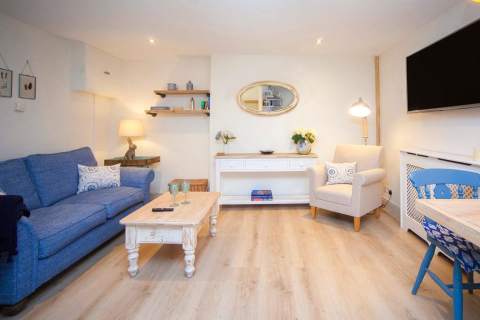 STABLES Stylish comfortable peaceful cottage with parking and outdoor space House in England