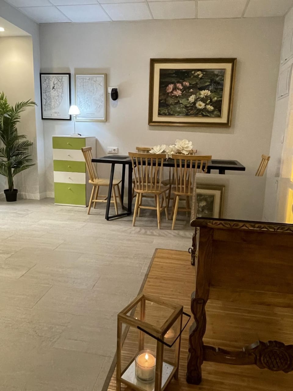 Living room, Lounge or bar, Seating area, Dining area