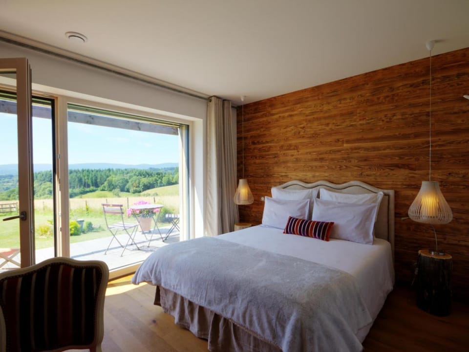 Gîte éco-responsable avec bassin naturel et vue panoramique - FR-1-496-258 House in Auvergne-Rhône-Alpes
