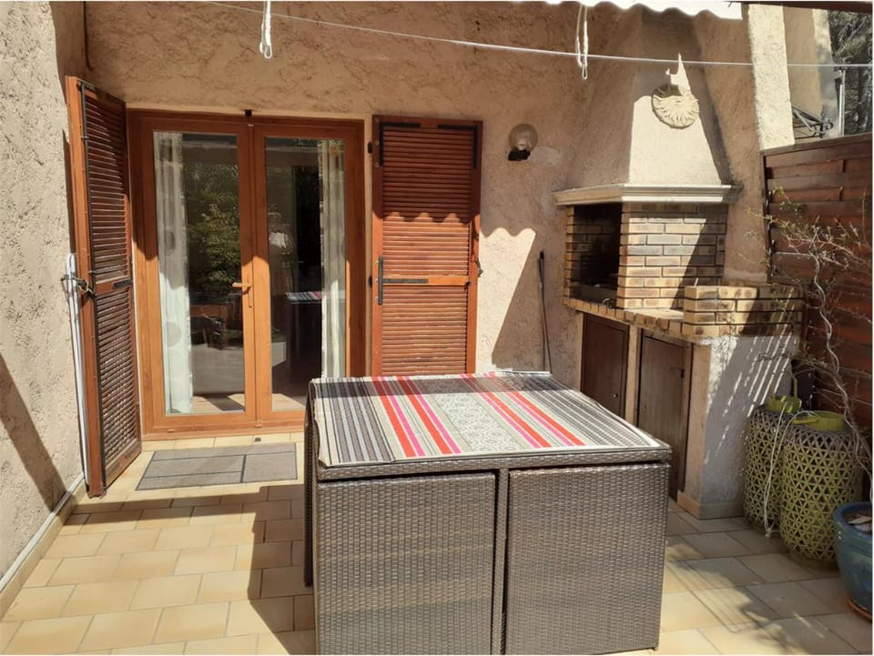 Patio, BBQ facilities
