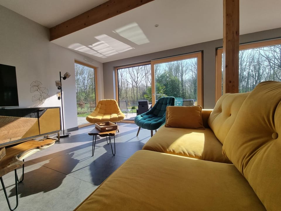 Communal lounge/ TV room, TV and multimedia, Living room, Seating area