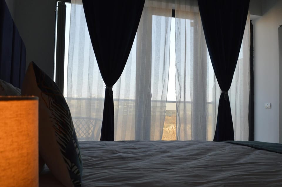 Bed, View (from property/room), Street view