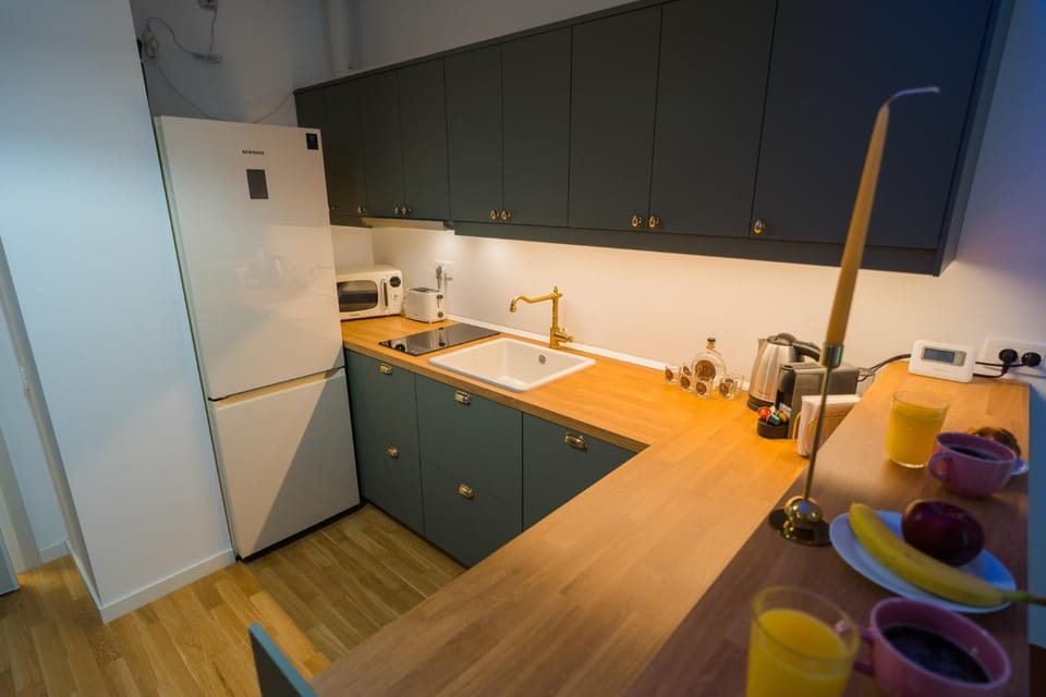 Coffee/tea facilities, Kitchen or kitchenette, microwave, stove, toaster