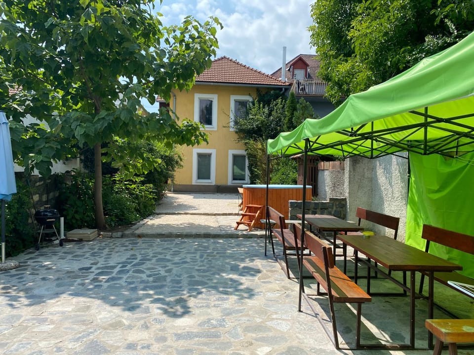 BBQ facilities, Garden