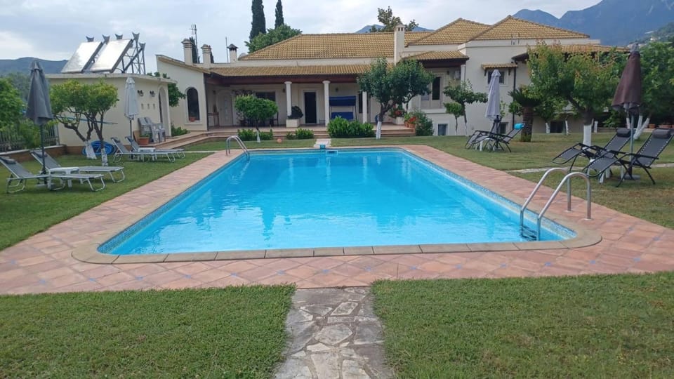 Laki Villa with pool and jacuzzi Villa in Peloponnese, Western Greece and the Ionian