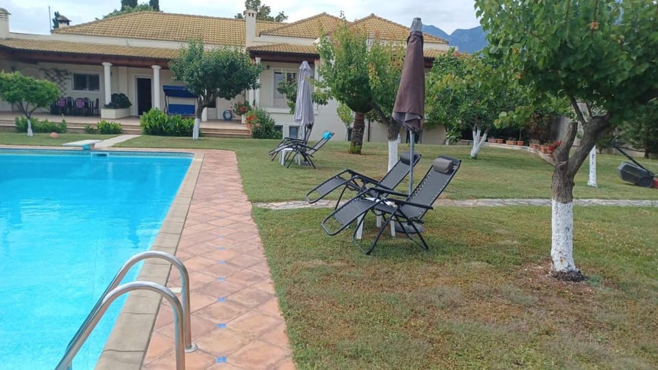 Laki Villa with pool and jacuzzi Villa in Peloponnese, Western Greece and the Ionian