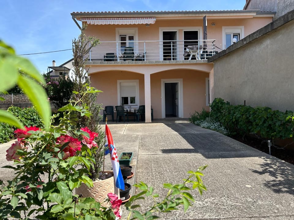 Property building, Garden, Garden view