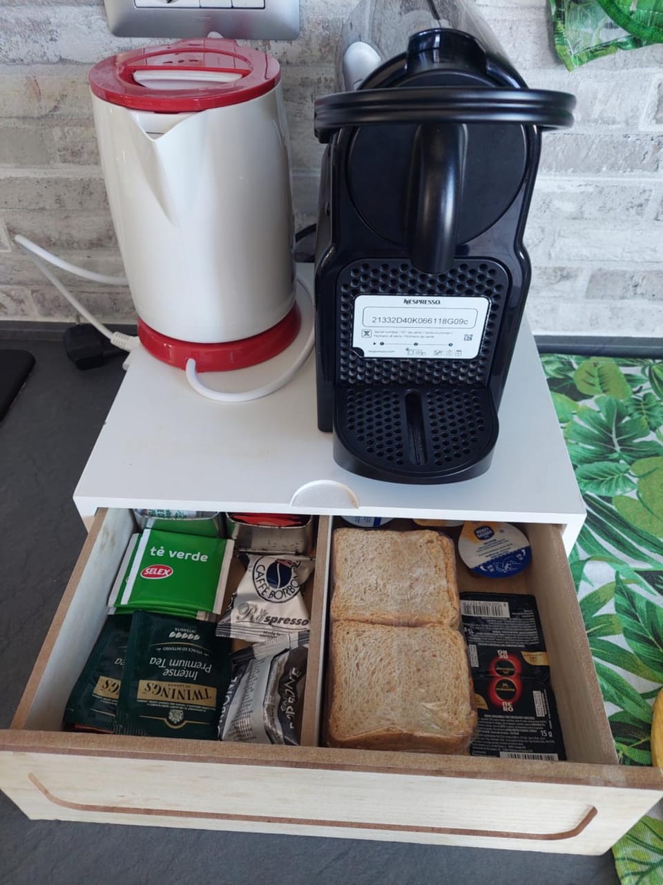 Coffee/tea facilities, toaster